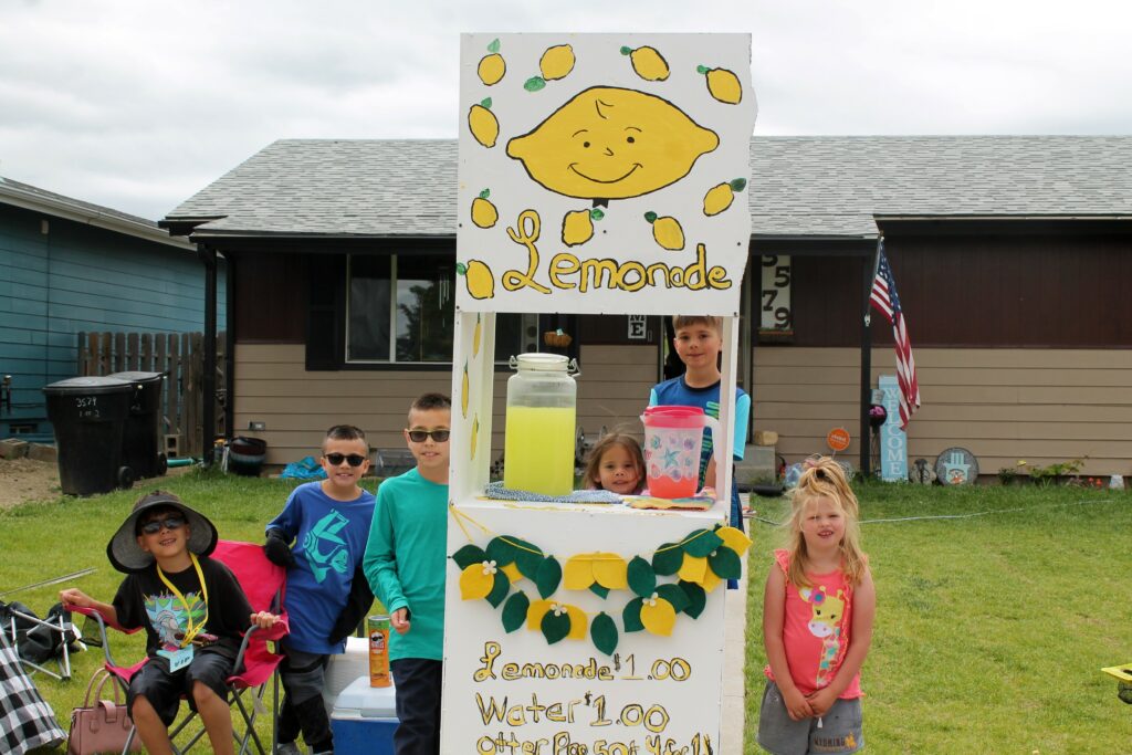 (PHOTOS) Open for business Casper kids serve the community for