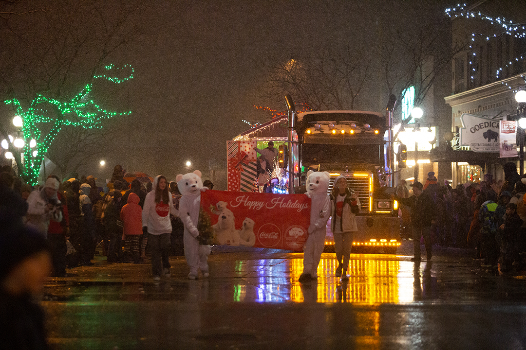 (PHOTOS) Kenny Electric's prehistoricthemed Christmas float wins grand